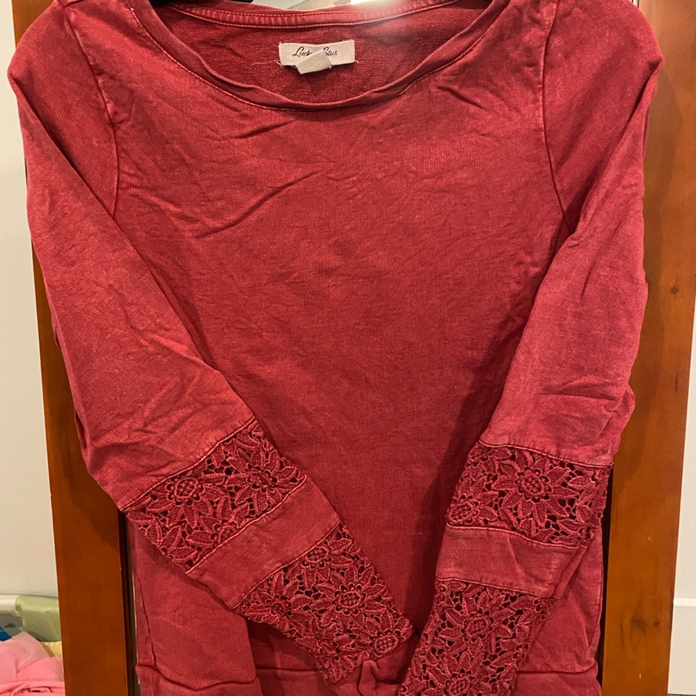 Adorable pullover, mineral wish red/burgundy color with gorgeous sleeve detail